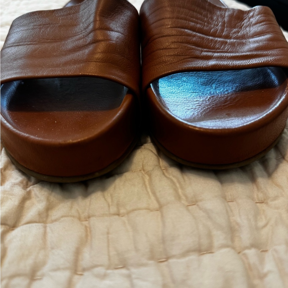 Beek Pelican Leather Slide Platform Sandal in
TAN, size 8 - Picture 3 of 8